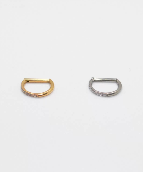 D shape Titanium clicker for lobes, helix and nostril piercings